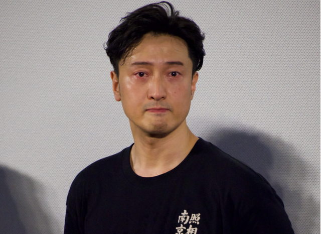 《南京照相馆》首映 主创泪洒现场