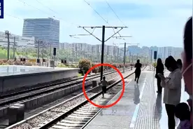 杭州东站跳轨旅客，受伤昏迷送医！已转至重症医学科图片