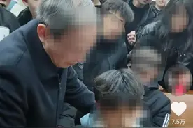 “男生课堂上被催眠”引关注，专家：催眠是常见现象，可用于治疗图片