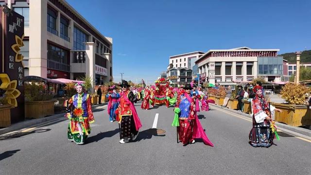 湟中区 塔尔寺大景区“文艺巡游+非遗民俗”让游客沉浸式感受河湟文化魅力