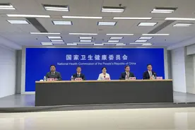 被蜱虫叮咬后如何处理？中疾控答封面新闻图片