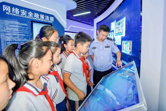 思想之光照亮法治航程——习近平法治思想引领新时代法治中国建设述评