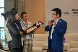 长飞先进半导体董事长庄丹：武汉是国内半导体领域的高地图片