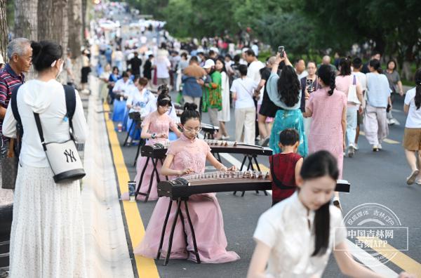 一键切换！新民大街“越夜越美丽”