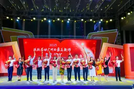 致敬！这10名教师荣获“感动广州的最美教师”表彰图片