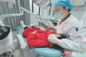 9岁女孩多颗牙被严重“腐蚀”，竟是因为这个习惯图片