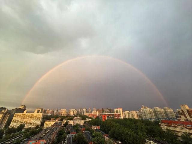 超多美图刷爆朋友圈！北京雨后出现壮美双彩虹奇观