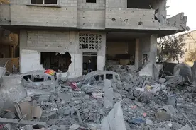以军袭击加沙城一民宅 已致9人死亡图片