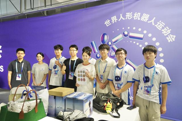 192支队伍来自大学和中学！“青春旋风”席卷机器人运动会