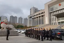 出尔反尔探底线  锲而不舍结旧案图片