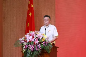 镇海中学毕业生的“离校最后一课”，校长吴国平寄语：永远年轻、永远热烈、永远美好图片