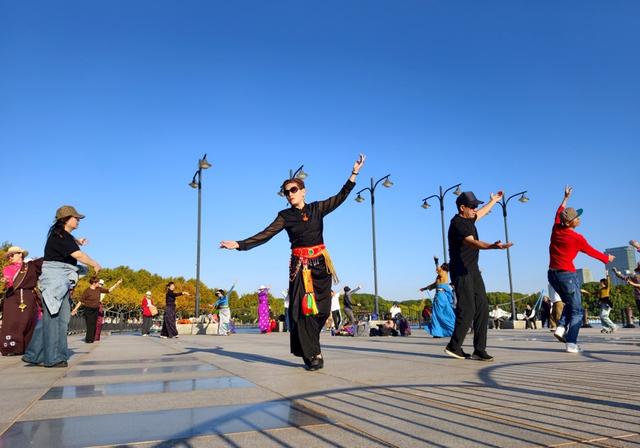 降温前的惬意周末 蓝天夕阳无限好