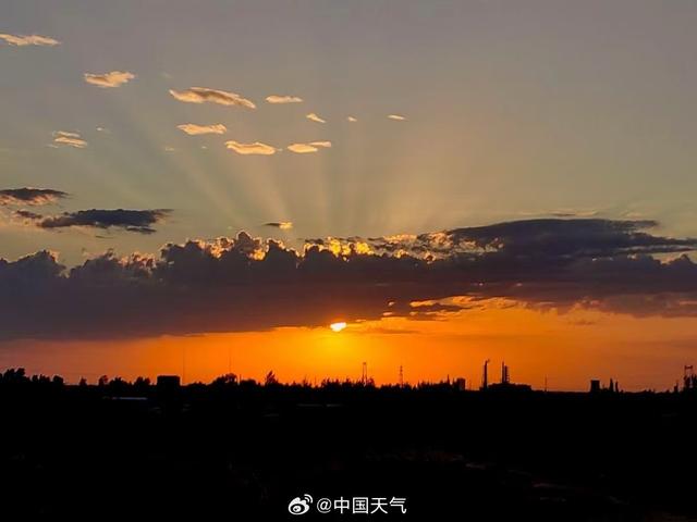 落日熔金！新疆阿克陶晚霞绝美如油画