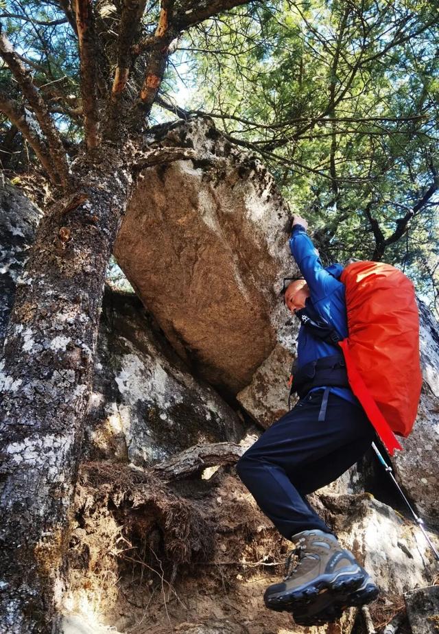 百人户外团队从险峻七女峰到云端天圆地方，爱徒步更爱大自然