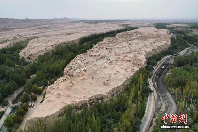 新疆吐鲁番：火焰山南北两麓的千年回响