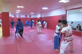 14岁女孩两年夺得两个全国冠军 来了解她与摔跤的故事图片