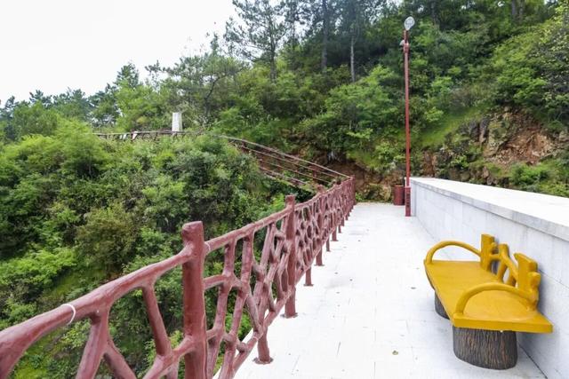 嗨玩怀柔丨南山远眺、栈道徒步，感受五彩斑斓