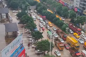 榕江再次面临洪峰过境！志愿者称清淤消杀被紧急叫停，居民：刚打扫两天卫生，还没弄完图片