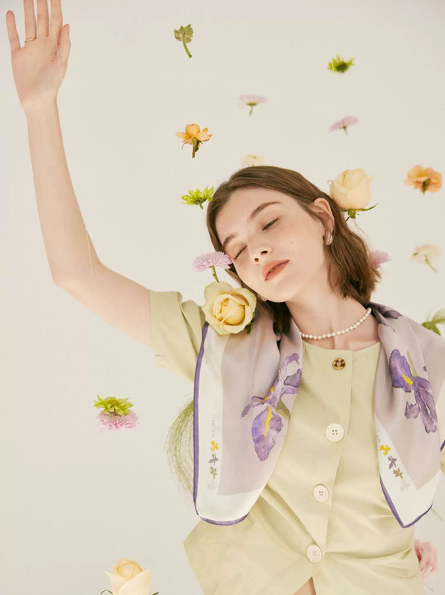 用一条丝巾，把百元单品穿出千元效果