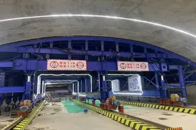 青岛地铁15号线：“会行走的模板支撑体系”助力 提升饰面混凝土品质图片