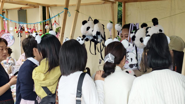 “熊猫艺礼”热销熊猫基地！“成都·美丽工坊”幸福集市圆满收官