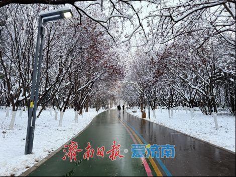 最新攻略来啦！快来坐着地铁逛公园