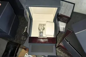 手机黑屏震动不受控制，信用卡竟被盗刷图片