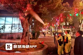 市民点赞！福州环卫工人变身“灭火英雄”图片
