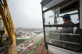 高空“女司机”，别样美 ——中建五局长沙机场GTC项目见闻图片