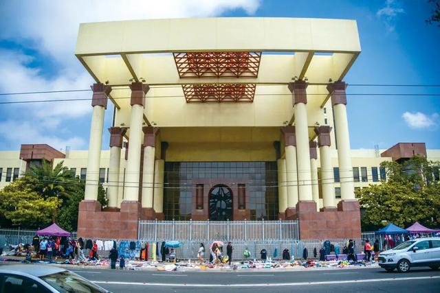 一眼沦陷！瓦尔帕莱索的涂鸦山城