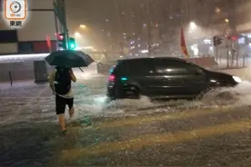 港媒：黑色暴雨警告已超过12小时，破香港历来最长维持时数纪录图片