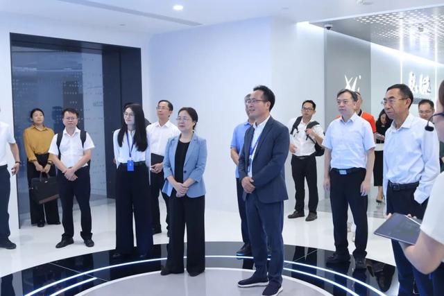 广西壮族自治区钦州市委书记钟畅姿带队到宏景科技考察调研
