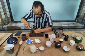 非遗手艺人齐聚非遗博览会，锔瓷手艺人李志：用巧手修复破碎时光图片