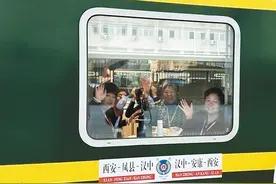 坐着火车探寻大美秦岭 2024年首趟“环秦岭”旅游专列昨日发车图片