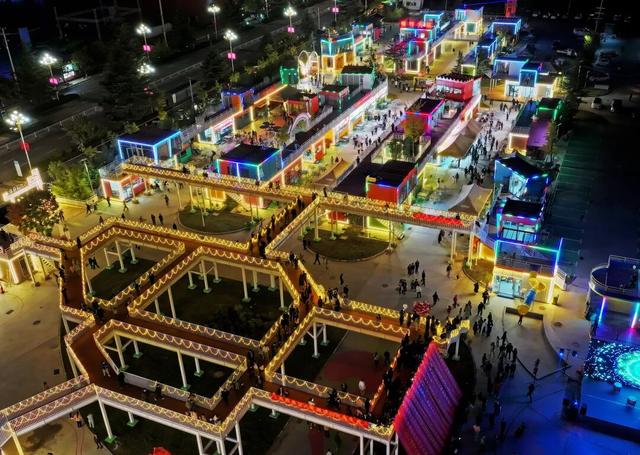人气爆棚！潮玩街开启“双节”狂欢