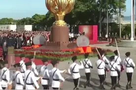国旗区旗在金紫荆广场升起 香港举行升旗仪式祝福祖国图片