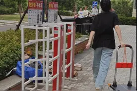 武汉女士觉得自己“不够优雅”，男子说服团队为她们做共享手推车图片