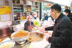 西安一餐馆四年如一日提供免费爱心餐 传递温暖和善意图片