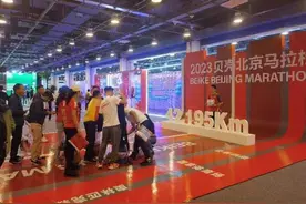 领物流程清晰简洁 开跑之前 先逛北马博览会图片
