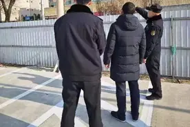 电力杆塔违规安装摄像头  海淀城管责令整改图片