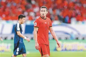 与外教团队无障碍沟通 国足凝聚力提升图片