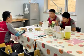 金融街养老驿站里添小哥驿站，能歇脚还能吃热乎饭图片