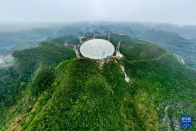 中国之城丨贵州平塘：群山中的“喀斯特秘境”图片