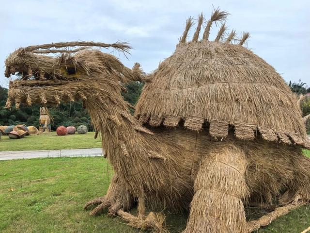 雅安首届巨型稻草人艺术节游玩攻略，打卡不迷路！