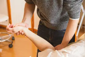 “按摩界美团”东郊到家IPO迷雾：技师接单量大跌，加钟和办卡金额成考核要素图片