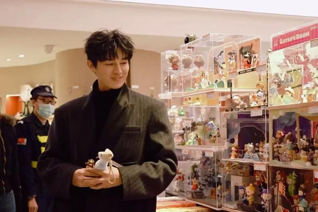 “中郎将”卢凌风，同款曲江游览线路与文创好物，速速get～