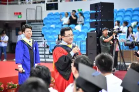 “啊，我的参考文献唱歌了！”毕业名场面来了！图片