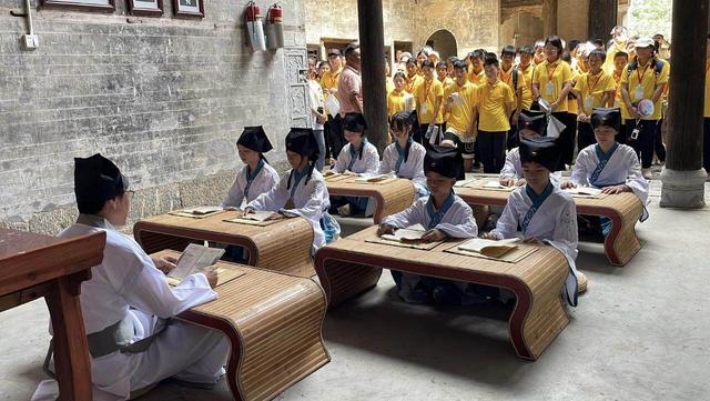 用脚步丈量土地！韶关乐昌市开展公益研学徒步活动