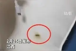 插满充电器的排插不是“方便”是“危险”！看完这篇你会想要回家拔线图片