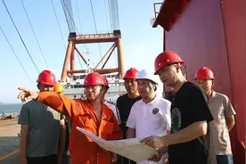 坚守海上救援一线30余年，他指挥救捞大小沉船120余艘图片